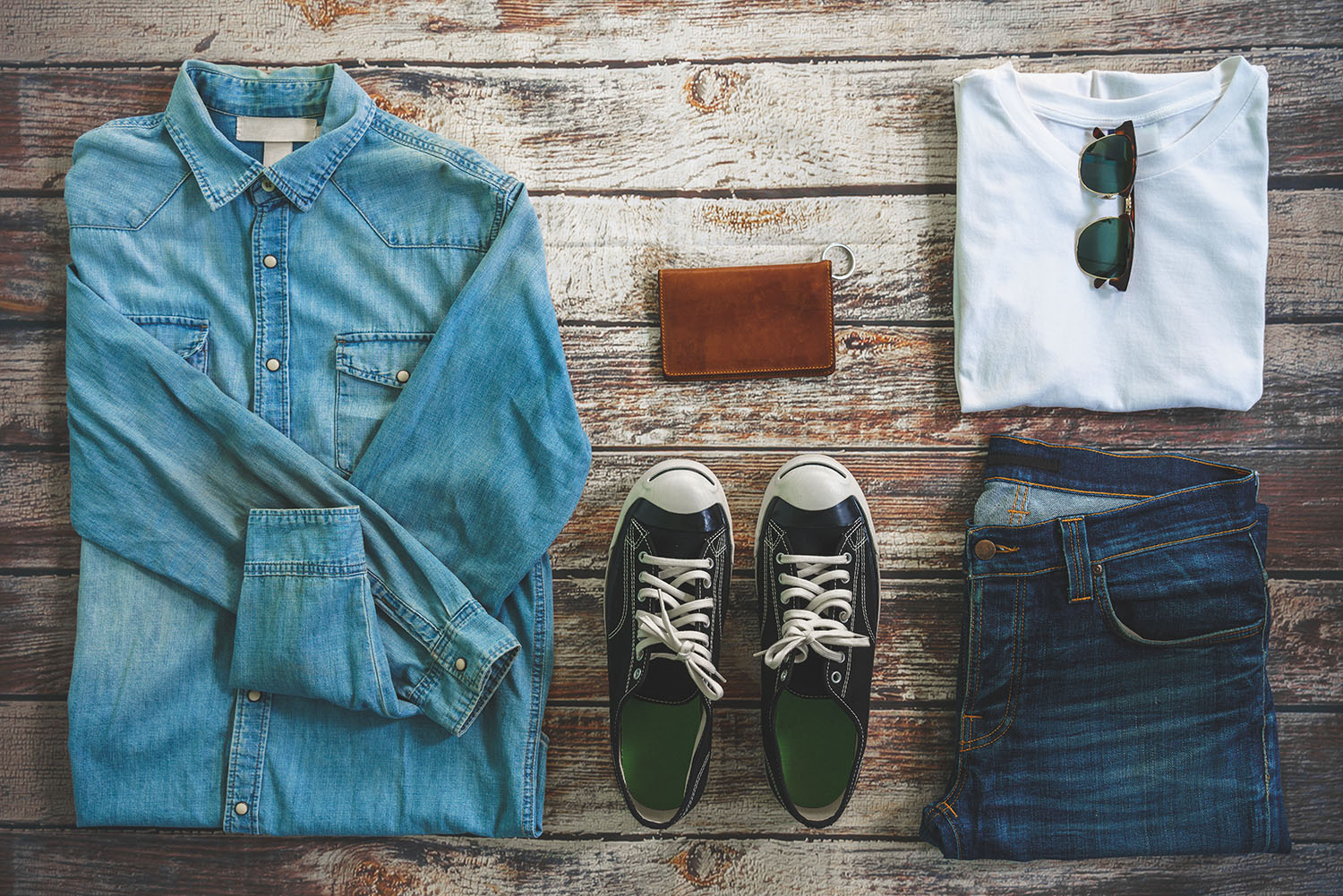 Top 10 Essential Mens Clothing Pieces for Spring 2025